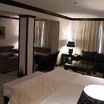 Hotel Shiroka Laka Hotel