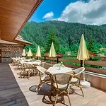 Hotel Shiroka Laka Hotel