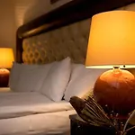 Hotel Shiroka Laka Hotel