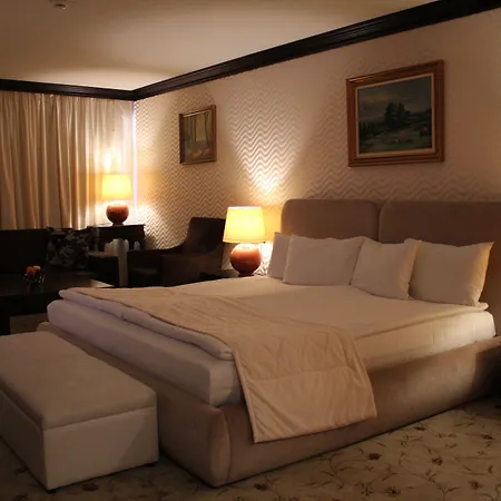 Hotel Shiroka Laka Hotel 4*