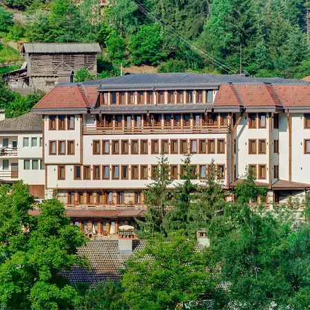 Shiroka Laka Hotel