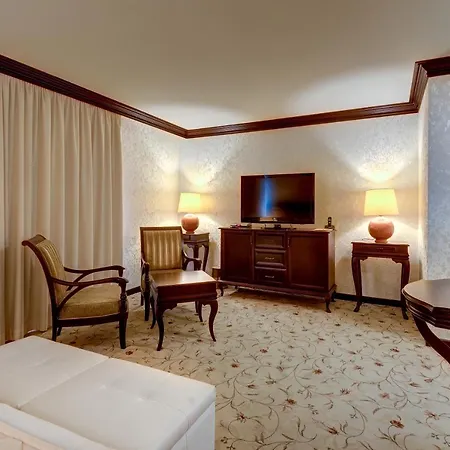 Shiroka Laka Hotel 4*