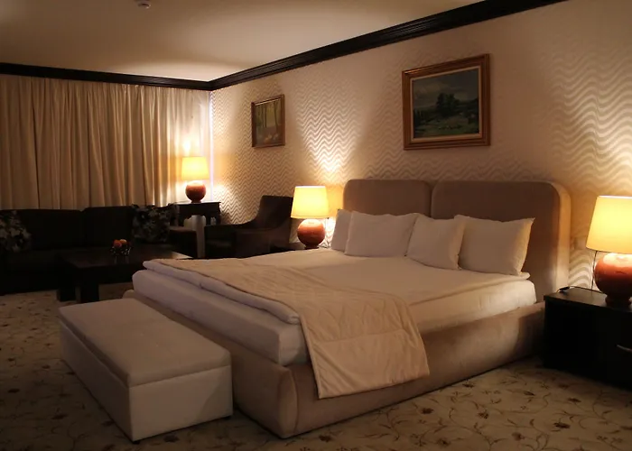 Хотел Shiroka Laka Hotel 4*