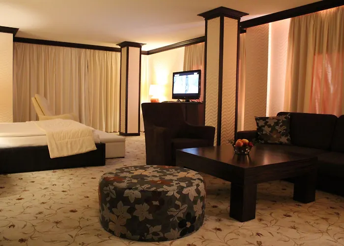 Shiroka Laka Hotel Хотел 4*