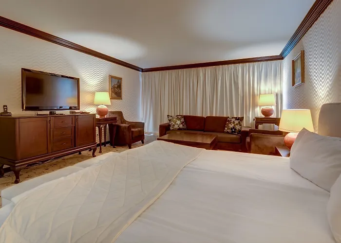 Shiroka Laka Hotel Хотел 4*